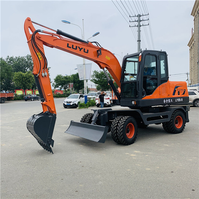 鲁宇95轮式挖掘机