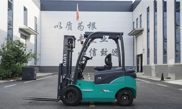 鲁宇重工CPD15电动叉车｜静音环保，狭小空间轻松拿捏