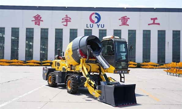 小型工地浇筑一台搞定！鲁宇重工自上料搅拌罐车，一机完成混凝土全流程